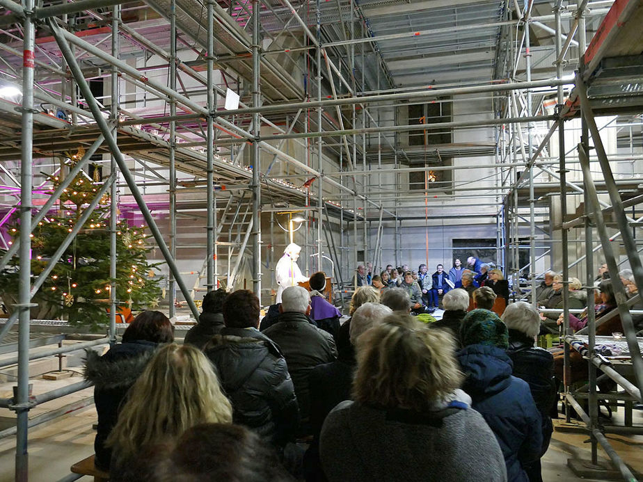 Heilige Messe auf der Baustelle zum 4. Advent (Foto: Karl-Franz Thiede)